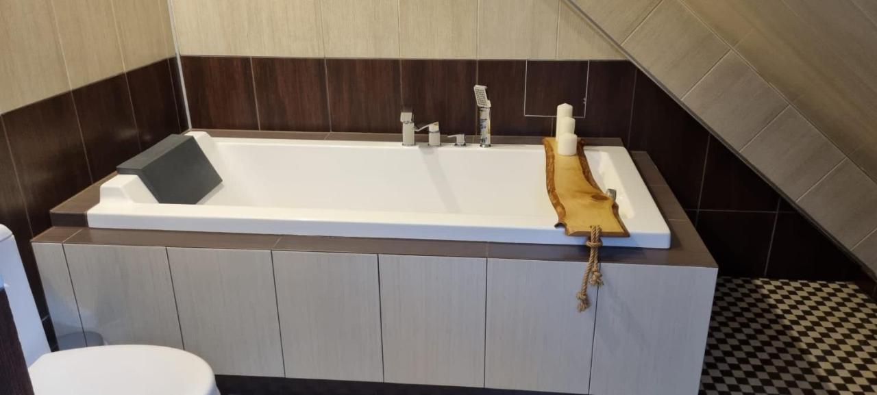 Apartament W Centrum - Nasze Poddasze ウストシキ・ドルネ エクステリア 写真